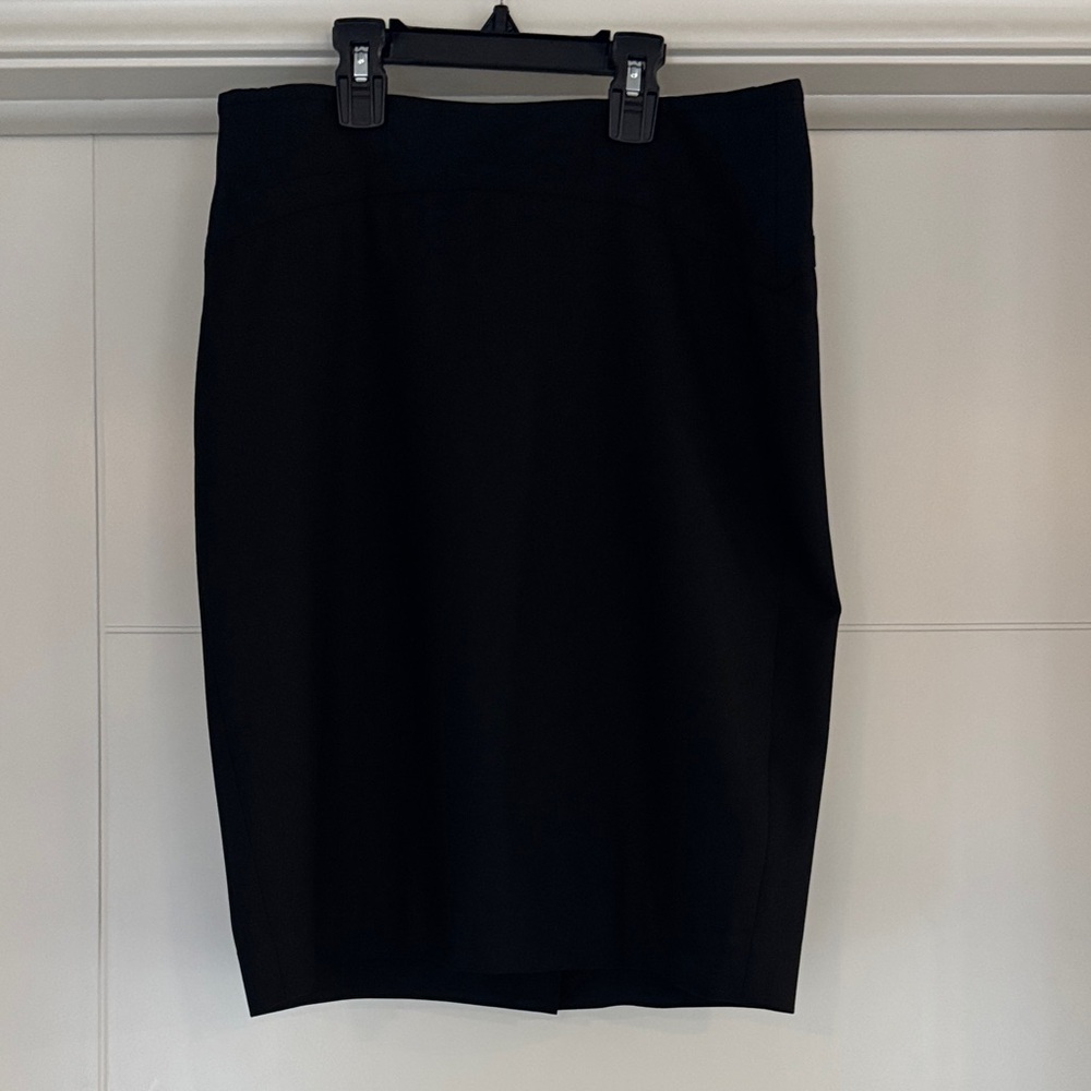 The Limited Classic Black Pencil Skirt. Size 2